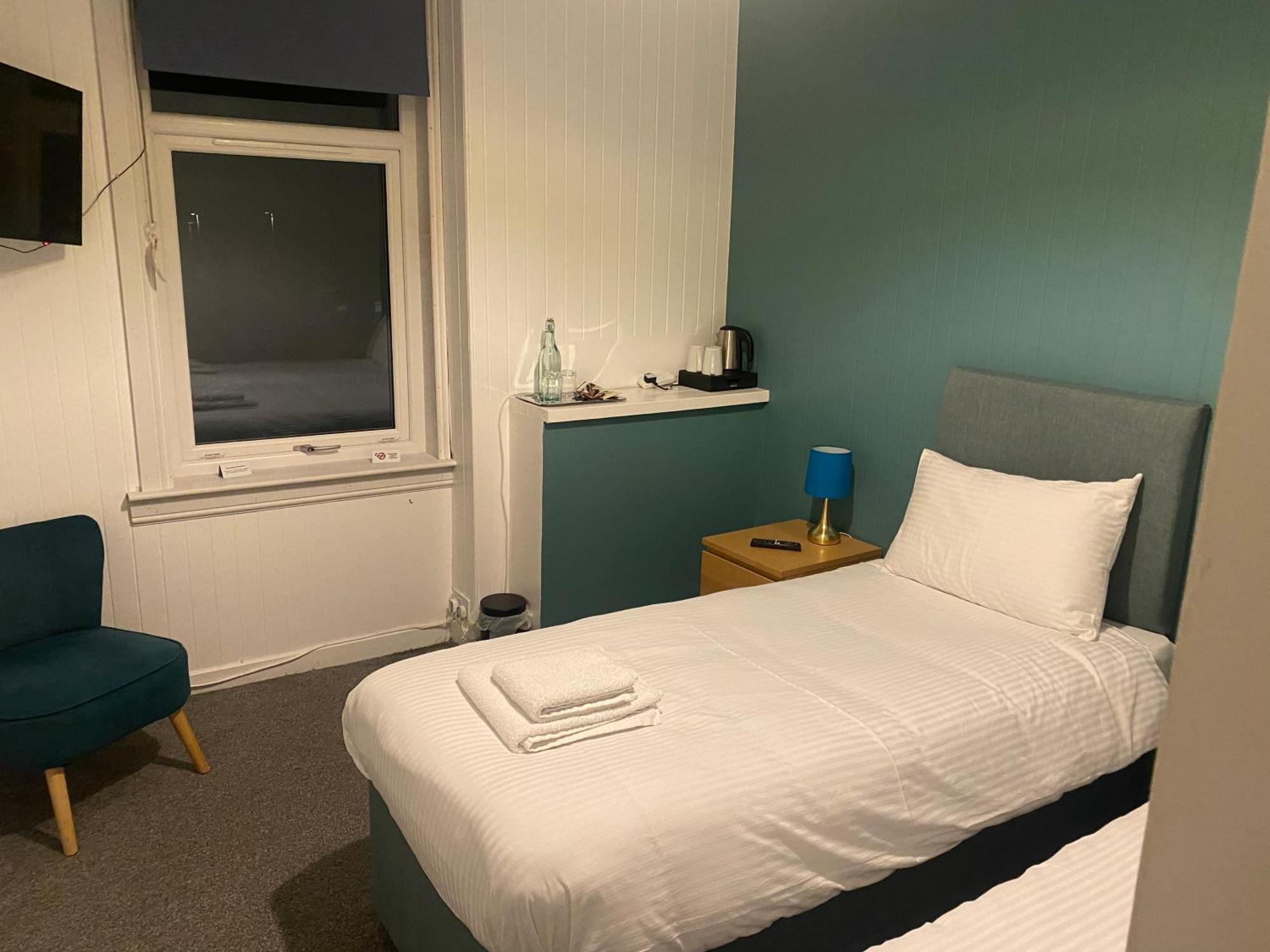 Queensberry Arms Hotel Kirkconnel Екстериор снимка